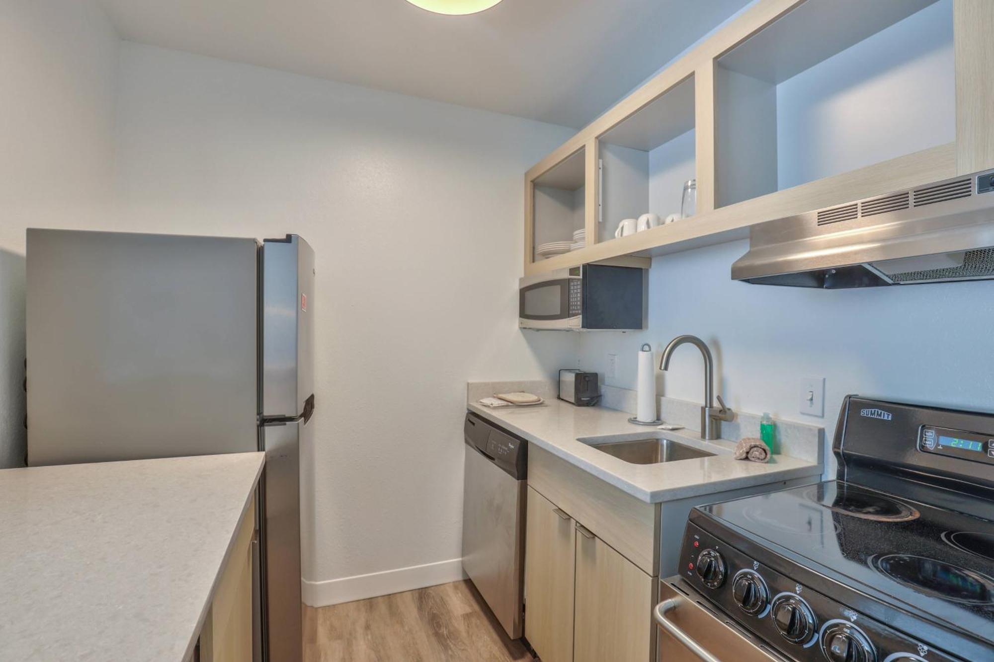 Alluxsuites At 1876, Ascend Collection Hotel